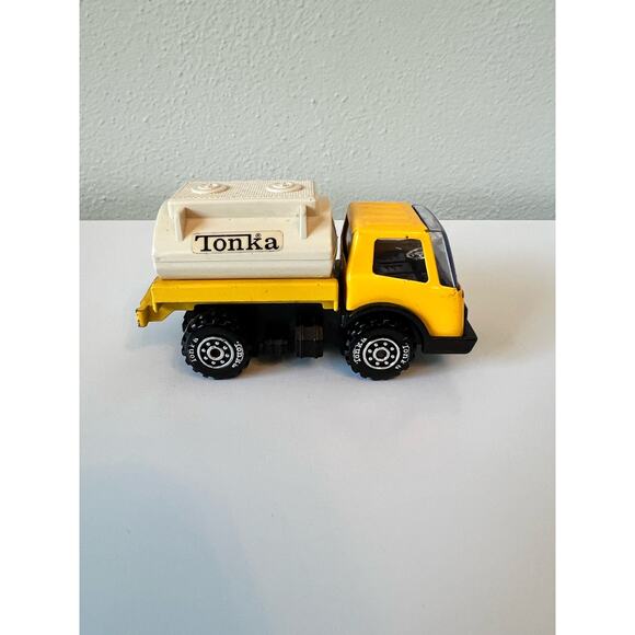 Vintage Tonka Yellow Gas/Water Tanker Truck Japan Diecast Vehicle - Picture 5 of 7